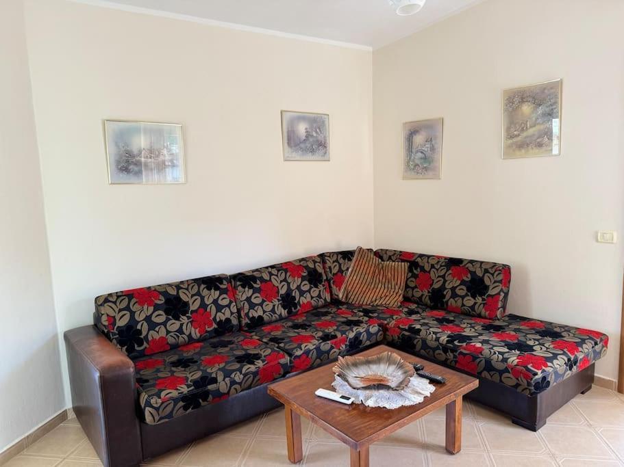 Kompleksi Lura 1 Holiday home